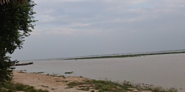 गंगा-सरयू के उफान से ऐतिहासिक चिरांद पर मंडराया कटाव का खतरा, ग्रामीणों में दहशत