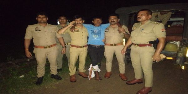 मुठभेड़ में ईनामिया सहित दो लुटेरे घायल