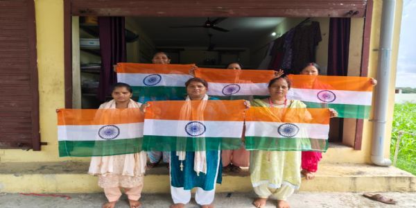 हर घर लहराएगा दून का हैंडमेड तिरंगा, महिला समूहों ने किया है तैयार