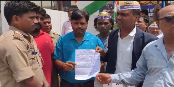 शहर की जर्जर सड़कों से जनता परेशान, सरकार तत्काल कराए मरम्मत के कार्य : अनुज शुक्ला