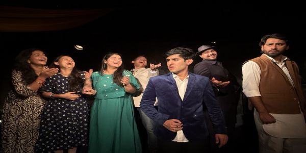 नटरंग ने प्रस्तुत किया ‘पियानो वादक’, कलाकारों के संघर्ष को मंच पर किया जीवंत