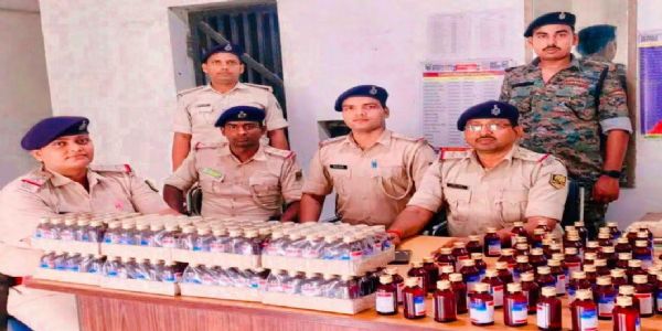 फारबिसगंज पुलिस ने घर में छापेमारी कर प्रतिबंधित 251 बोतल कोडीन कफ सिरप किया बरामद