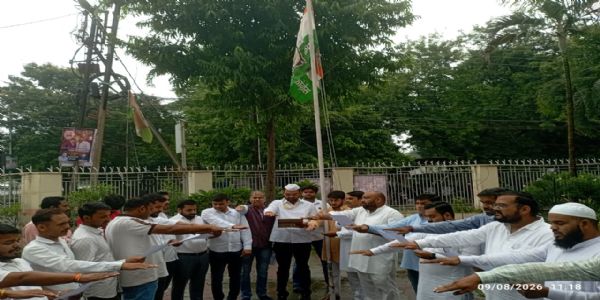 युवा कांग्रेस ने मनाया 66वां स्थापना दिवस, यश लखन घनघोरिया ने किया ध्वजारोहण