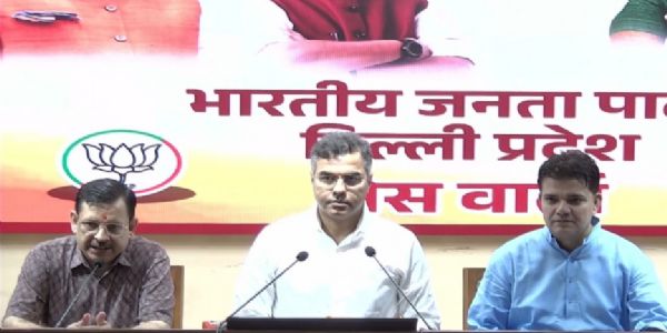 कैग रिपोर्ट में केेजरीवाल सरकार पर हजारों करोड़ के ई-वे बिल, बिजली सब्सिडी में गड़बड़ी के आरोप