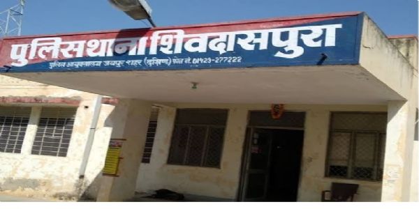 फेसबुक पर दोस्ती कर निजी फोटो वायरल करने की धमकी देकर युवक से ऐंठे 5 लाख