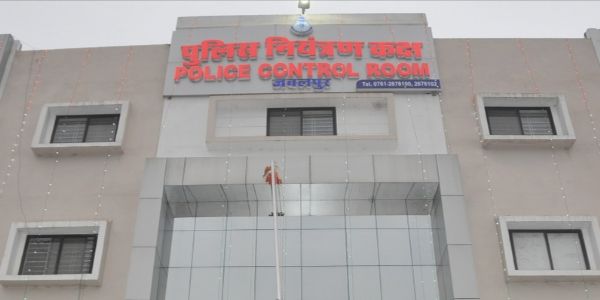 जबलपुर : रांझी के सेंट्रल एकेडमी स्कूल में फटा-गंदा तिरंगा मिलने का आरोप