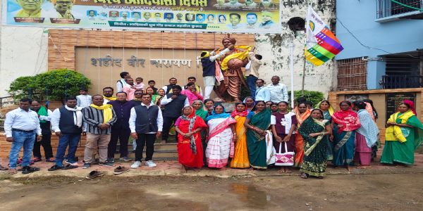 विश्व आदिवासी दिवस पर कुरूद में दिखा आदिवासी एकता का जोश