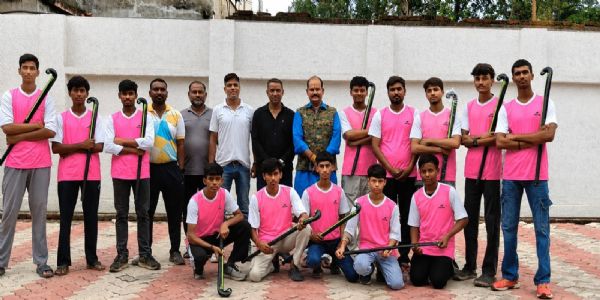 राज्य स्तरीय हॉकी प्रतियोगिता के लिए रामगढ़ की टीम जमशेदपुर रवाना
