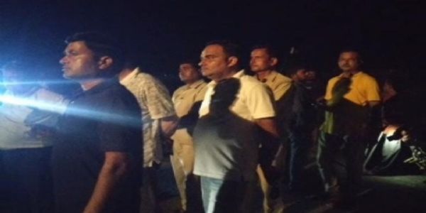 पांडु नदी के बढ़ते जलस्तर से खेतों और गांवों में पहुंचा पानी, देर रात एसडीएम ने किया निरीक्षण