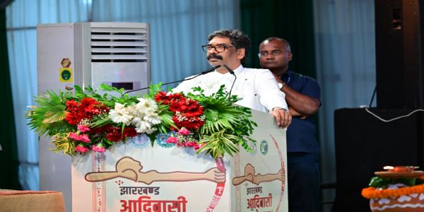 आदिवासी दिवस पर मुख्यमंत्री का आंदोलन कर रहे छात्रों को संदेश, आपके साथ होगा न्याय