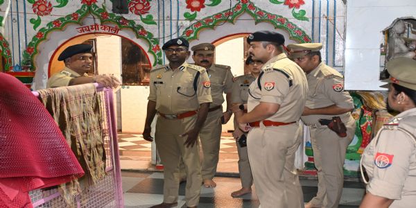 कांवड़ यात्रा और सावन सोमवार को लेकर पुलिस अलर्ट, शहर में रूट मार्च; भारी वाहनों पर रोक