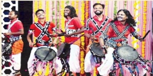 अनूपपुर: मांदर की गूंज, चित्रों की रंगत, कदमों की लय, यही बसती हैं आदिवासी आत्मा