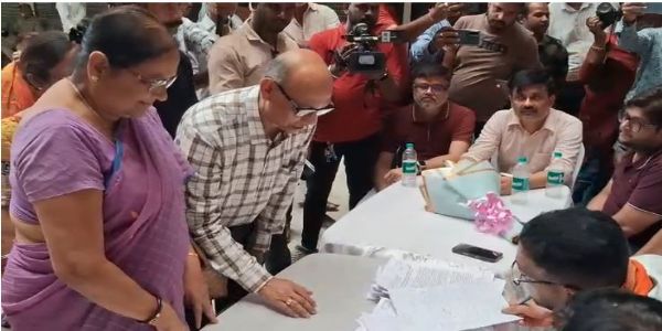 मंत्री शंकर घोष के ‘सीधे शंकर’ कार्यक्रम में महिला ने भाजपा नेता पर जमीन कब्जे की कोशिश का लगाया आरोप