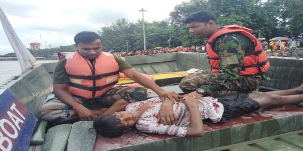 कांवड़ियों के लिए सुरक्षा कवच बने सेना के जवान, अब तक 44 का रेस्क्यू