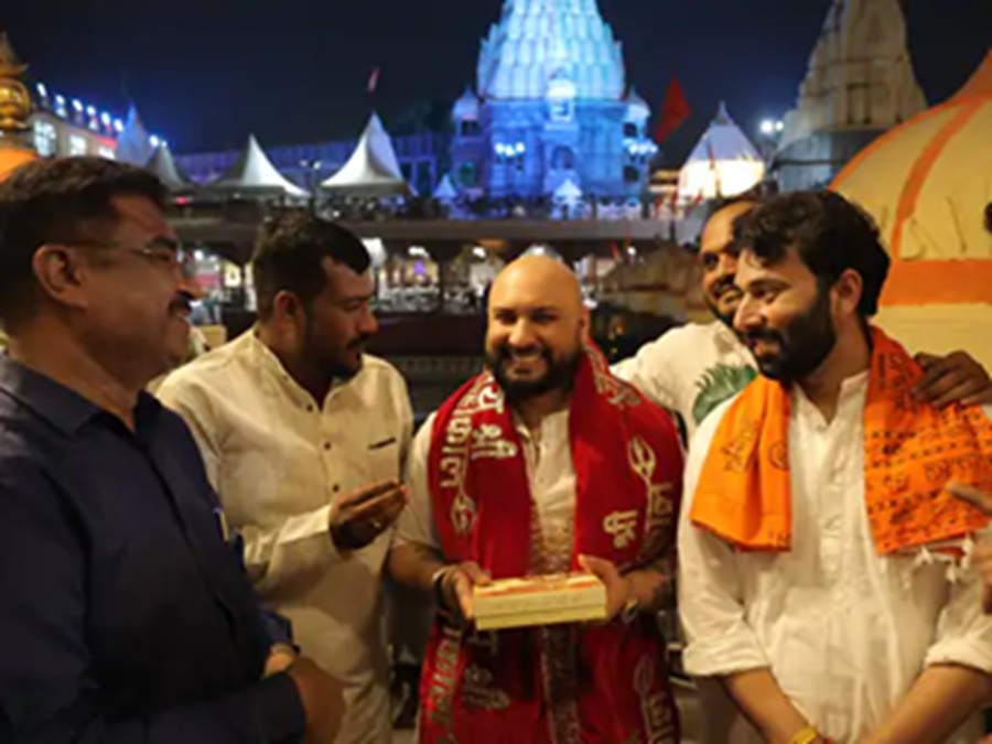 उज्जैन में महाकाल मंदिर पहुंचे पार्श्व गायक बी प्राक