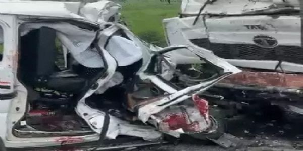 धार जिले में हादसे के बाद की तस्वीर धार जिले में हादसे के बाद की तस्वीर