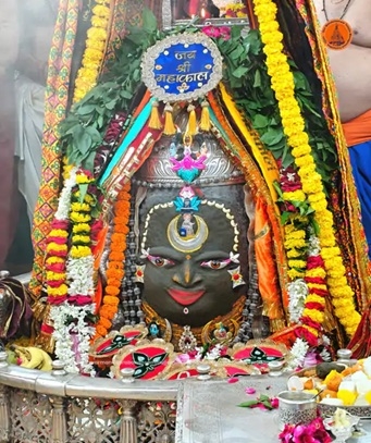 बाबा महाकाल का दिव्य श्रृंगार