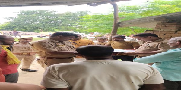 अमेठी में बारिश के बीच गिरी कच्ची दीवार, मलबे में दबकर मासूम की मौत