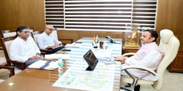 ड्यूटी पर तैनात चिकित्सक निर्धारित समय पर उपस्थित रहें: उप मुख्यमंत्री शुक्ल