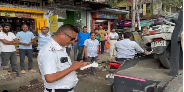 अवैध पार्किंग के खिलाफ अभियान, बाइक जब्त कर लगाया गया जुर्माना