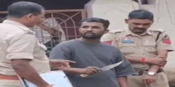 जीजा को जान से मारने की धमकी देने वाला आरोपित धारदार हथियार के साथ गिरफ्तार
