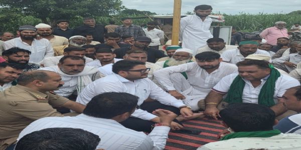 बिजनौर : कट की मांग को लेकर भाकियू का अनिश्चितकालीन धरना आठ दिन के आश्वासन पर समाप्त