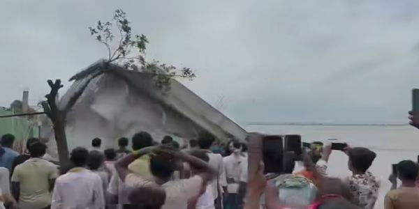 गंगा में विलीन हुआ छोटी अलालपुर राघोपुर का ऐतिहासिक चेती दुर्गा मंदिर