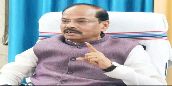 झामुमो के जनाधार में राजनीतिक पैठ बढ़ाने का प्रयास कर रही कांग्रेस : रघुवर
