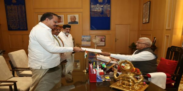 (अपडेट) मंत्री विजय शाह के खिलाफ कार्रवाई की मांग, राज्यपाल से मिले कांग्रेस विधायक