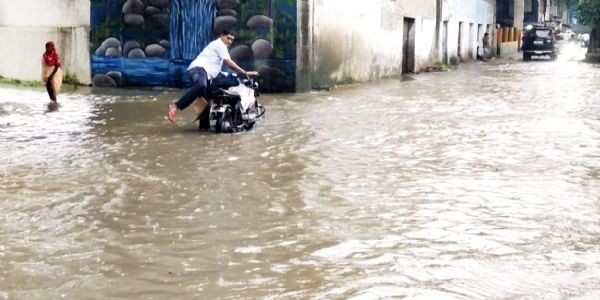 भारी बारिश को लेकर गढ़वा में दो दिनों तक स्कूल में अवकाश