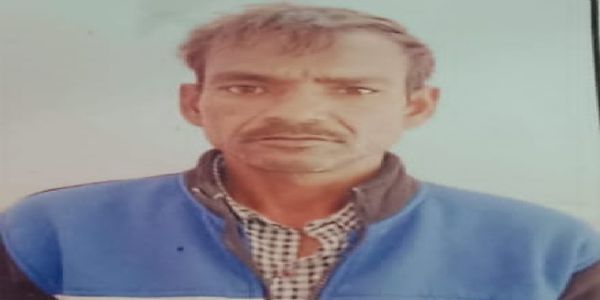 संदिग्ध परिस्थितियों मे जंगल में लटका मिला अधेड़ का शव