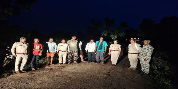 झारखंड से रामानुजगंज पहुंचे 10 हाथी, वन विभाग अलर्ट; ग्रामीणों को सतर्क रहने की अपील