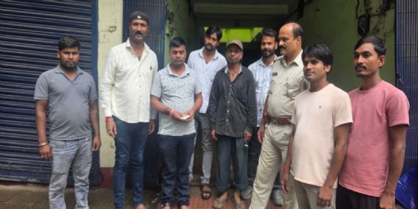 टोटो चालक ने पेश की ईमानदारी की मिसाल, गिरे हुए 35 हजार लौटाए