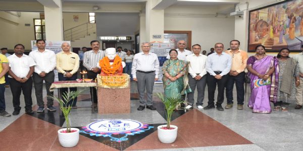 शिक्षकों की भूमिका केवल विद्यार्थियों को एआई और सर्च इंजन से जानकारी उपलब्ध कराने तक सीमित न हो : प्रो.अजित कुमार चतुर्वेदी