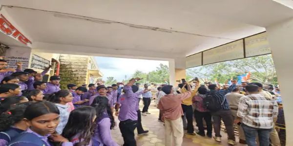 छिंदवाड़ा में एनएसयूआई के कॉलेज घेराव के दौरान हंगामा, 4 महिला पुलिसकर्मी घायल