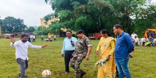 शहीद एतवा उरांव फुटबॉल टूर्नामेंट-2026 का आगाज, खूनी-11 टीम पहुंची क्वार्टर फाइनल में