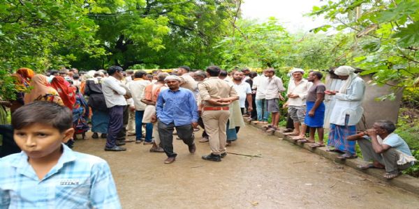 भैंस को बचाने के प्रयास में चरवाहा नाले में डूबा, गाेताखाेराें ने खाेज निकाला शव