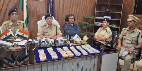 व्हीआर एकेडमी में लाखों की चोरी, 24 घंटे में दो आरोपित गिरफ्तार