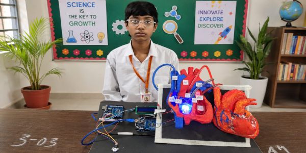 विज्ञान और गणित प्रदर्शनी में विद्यार्थियों ने दिखाई प्रतिभा