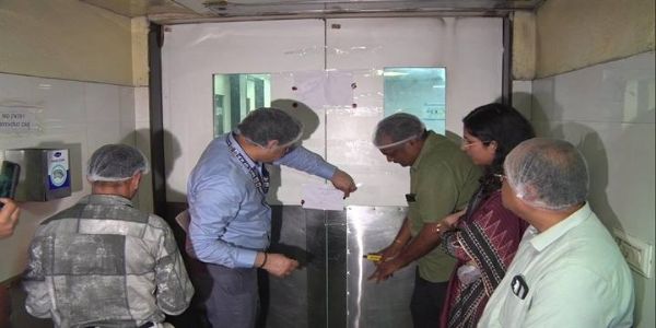 इंदौरः खाद्य सुरक्षा प्रशासन की बड़ी कार्रवाई, तीन प्रतिष्ठानों के खाद्य लाइसेंस निलंबित