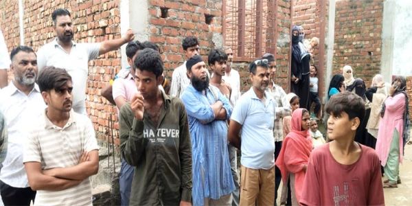 विवाहिता की संदिग्ध मौत, फंदे पर मिला शव, जांच में जुटी पुलिस