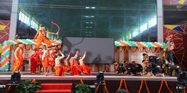 अम्बिकापुर : सैनिक स्कूल के 18वें स्थापना दिवस पर गूंजा राष्ट्रसेवा का संकल्प, कैडेट्स के नवाचार और प्रतिभा ने मोहा मन