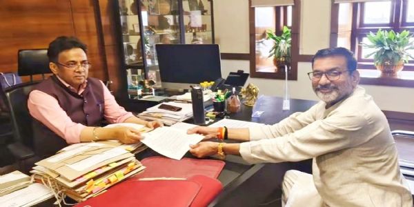 चित्रकूट के पूर्व सांसद ने मुख्यमंत्री याेगी से की बाढ़ प्रभाविताें काे विशेष राहत पैकेज देने की मांग