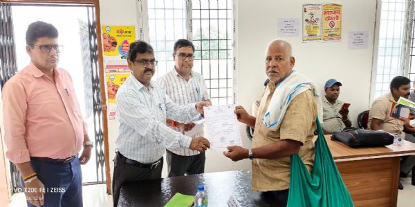 अगस्त में सेवानिवृत्त 17 रेलकर्मियों को मिला समापक भुगतान, सम्मानपूर्वक दी गई विदाई