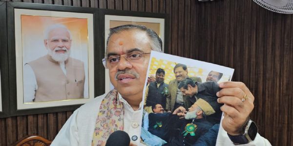 भाजपा सांसद तरुण चुग भाजपा सांसद तरुण चुग