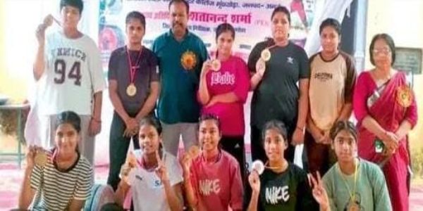 वेटलिफ्टिंग में पदक विजेता मुरादाबाद की खिलाड़ी। वेटलिफ्टिंग में पदक विजेता मुरादाबाद की खिलाड़ी।