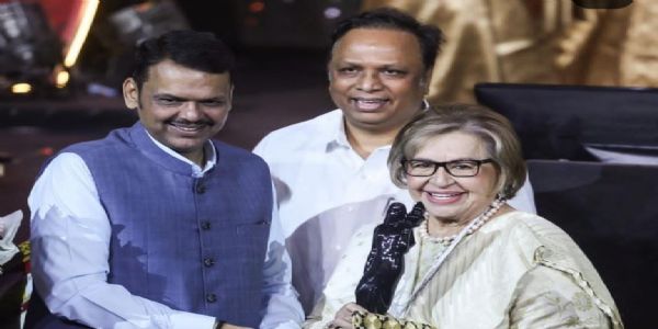 देवेंद्र फडणवीस, हेलन, आशीष सेलार - फोटो सोर्स एक्स देवेंद्र फडणवीस, हेलन, आशीष सेलार - फोटो सोर्स एक्स