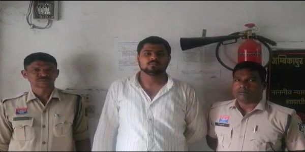 अम्बिकापुर : स्कूटी से बच्चा टकराने पर चाकू और बैट से हमला, आरोपित गिरफ्तार