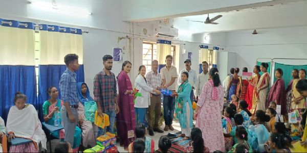 मंझारी में गर्भवती महिलाओं में बांटी गई मच्छरदानी