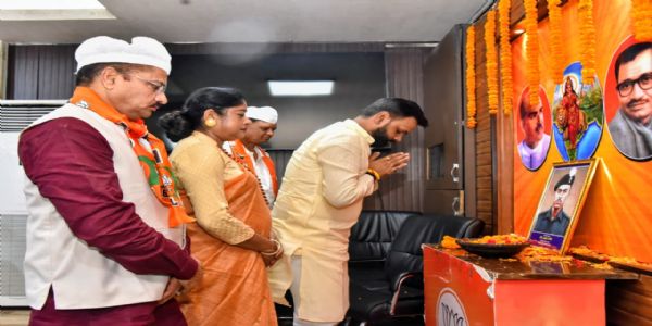 वीर अब्दुल हमीद के शहादत दिवस पर भाजपा अल्पसंख्यक मोर्चा ने अर्पित की पुष्पांजलि